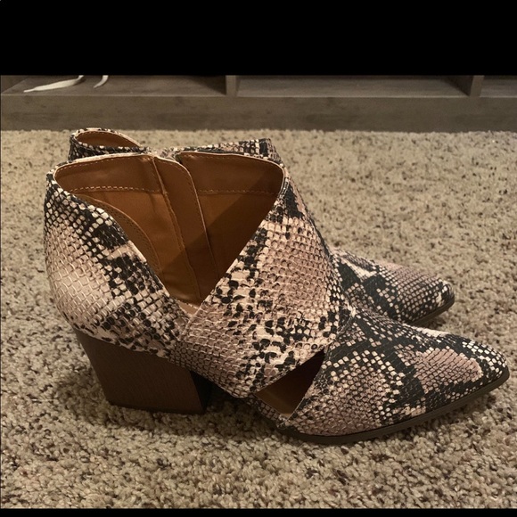 Shop Priceless Booties - Picture 3 of 4